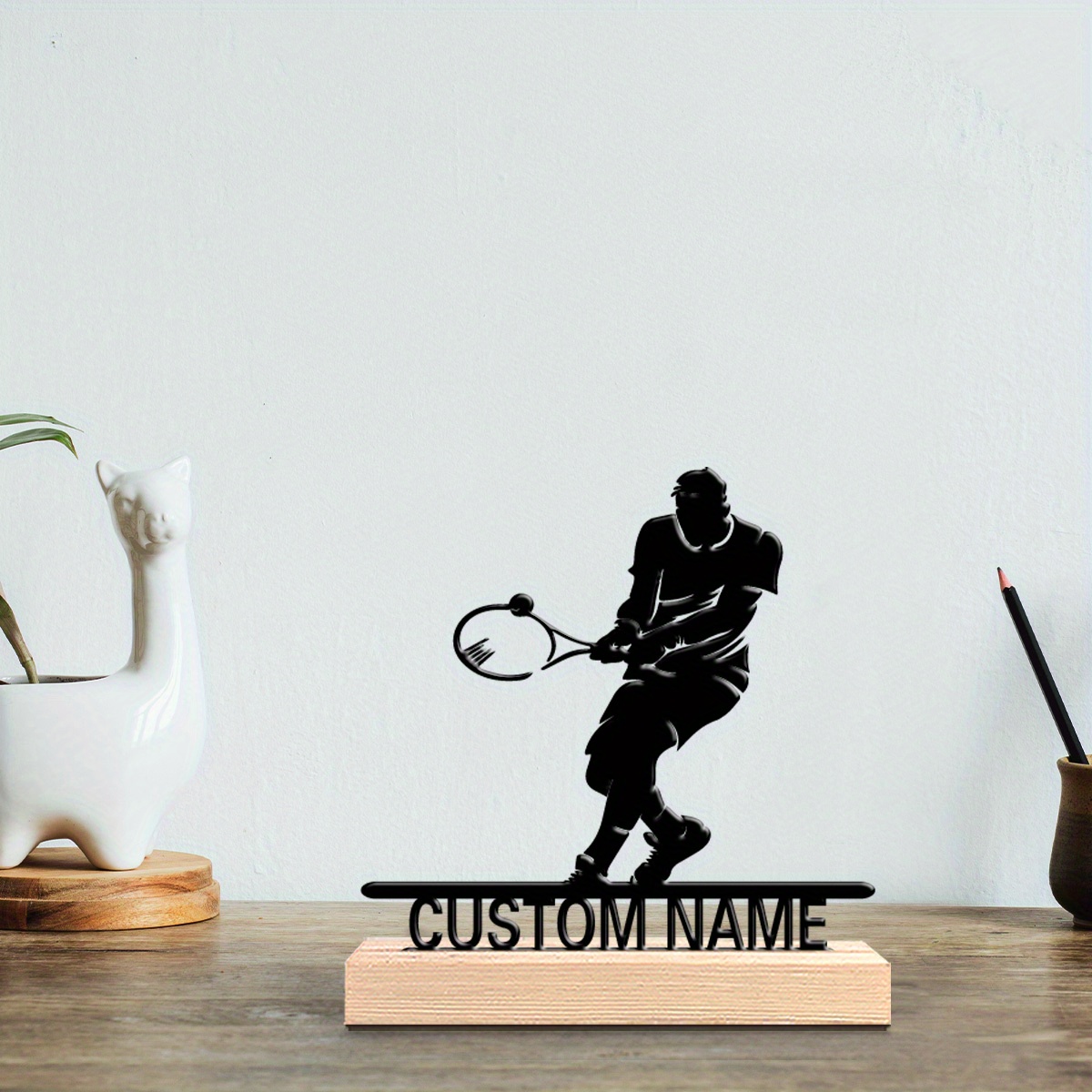 Badminton Player - パーソナライズされたテニスプレーヤーの金属製像、木製台座付き、カスタムネームデスクトップトロフィーギフト、テニス愛好家の誕生日、家の装飾に