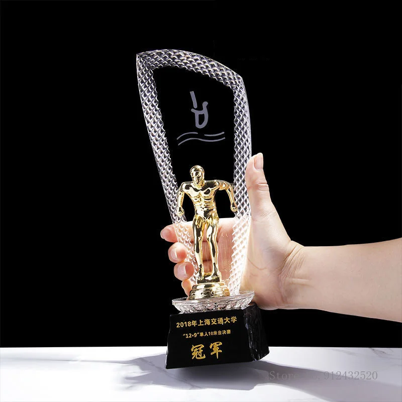 カスタムクリスタルトロフィー、バスケットボール、サッカー、バ - Badminton Europe のレビューと価格