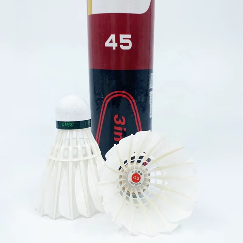 安定した飛行性能のプロ仕様グースフェザーバドミントンシャトル - Badminton Vietnam のレビューと価格