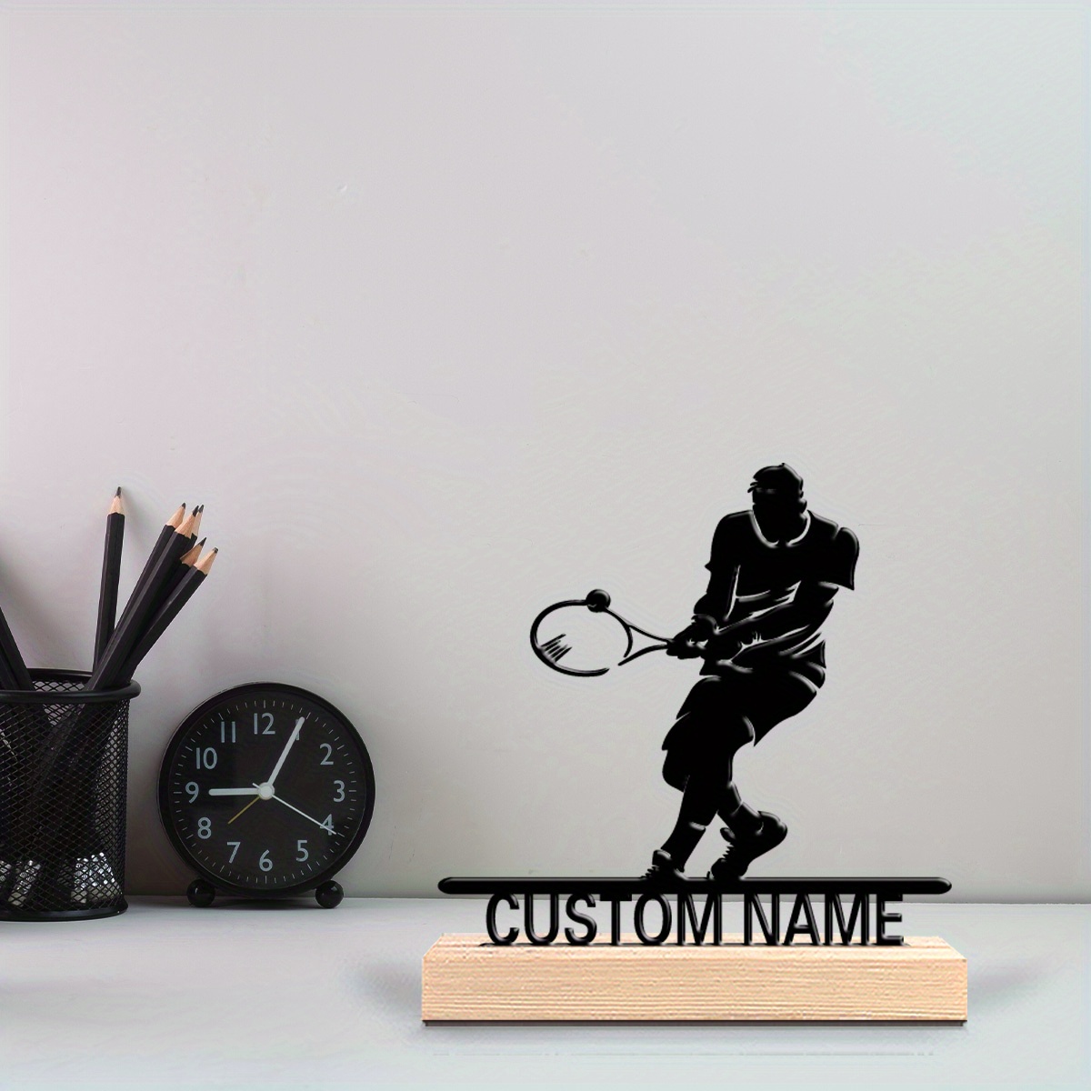 パーソナライズされたテニスプレーヤーの金属製像、木製台座付き - Badminton Player のレビューと価格
